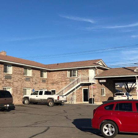 Ameri-Stay Inn & Suites クリアフィールド エクステリア 写真