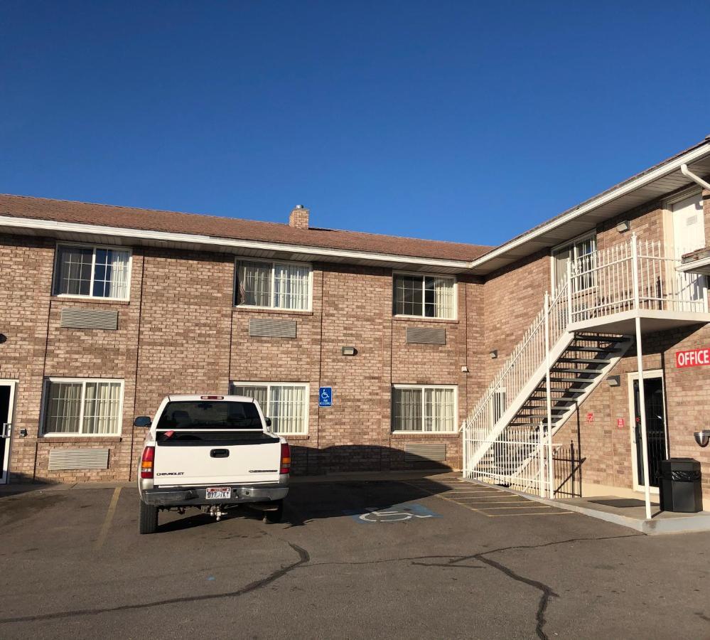 Ameri-Stay Inn & Suites クリアフィールド エクステリア 写真