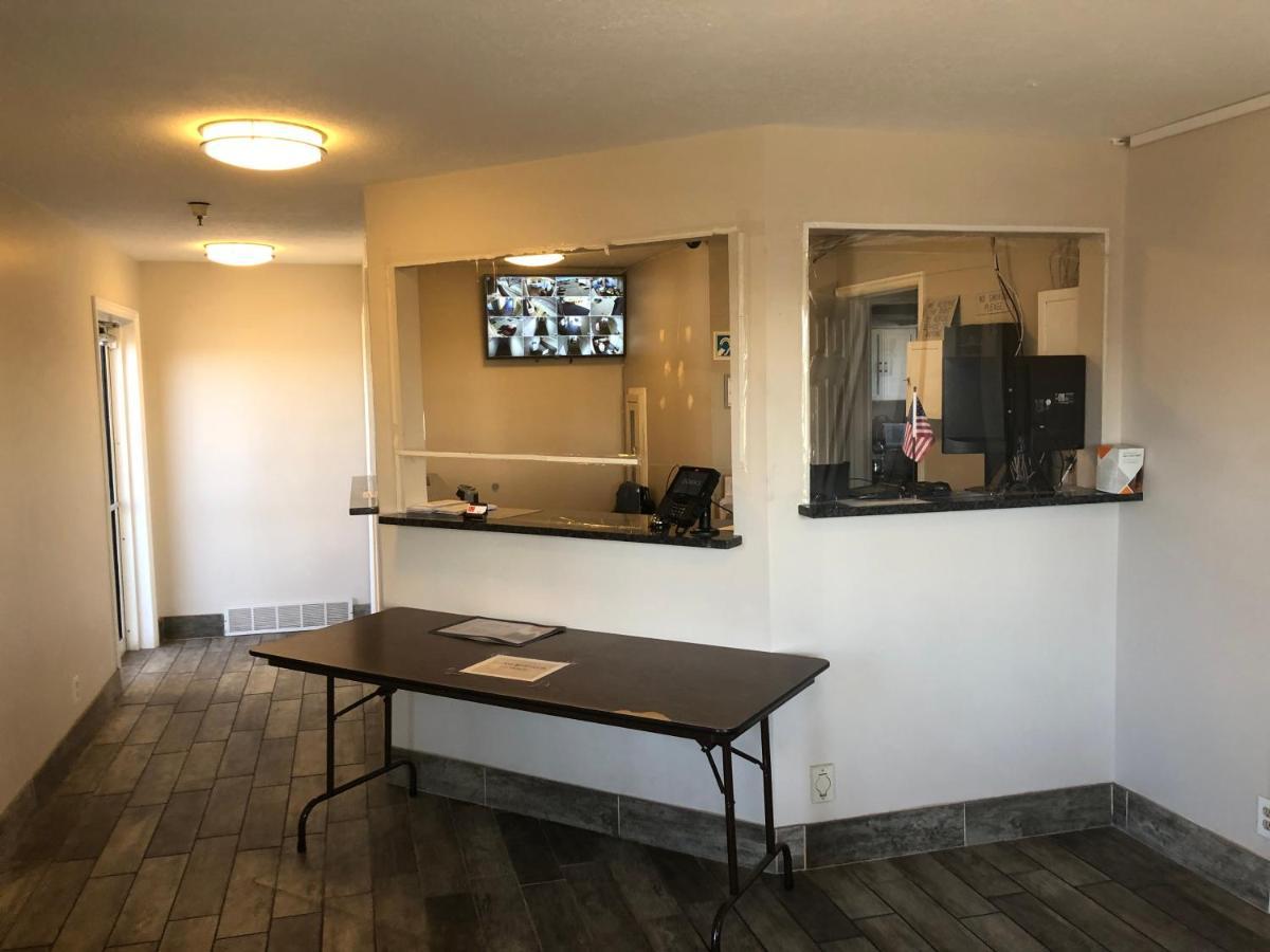 Ameri-Stay Inn & Suites クリアフィールド エクステリア 写真