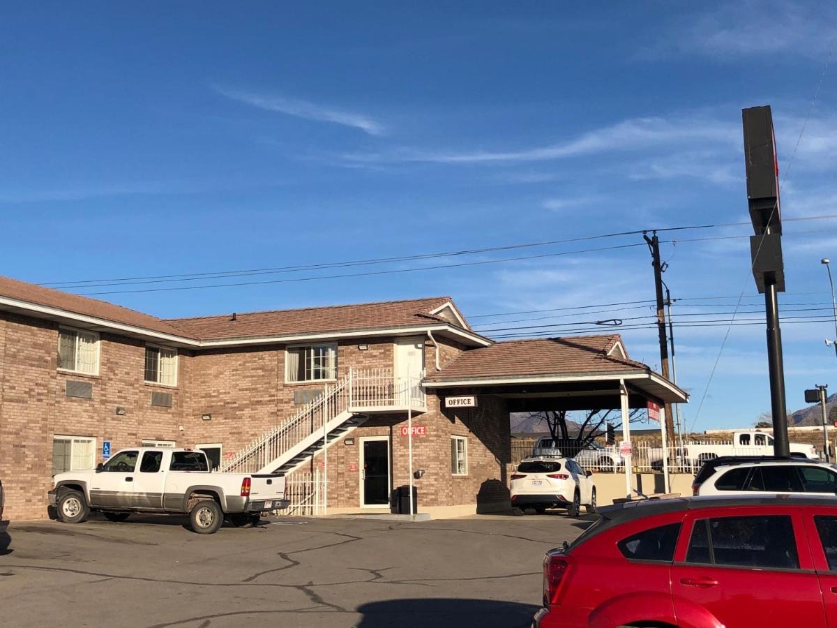 Ameri-Stay Inn & Suites クリアフィールド エクステリア 写真