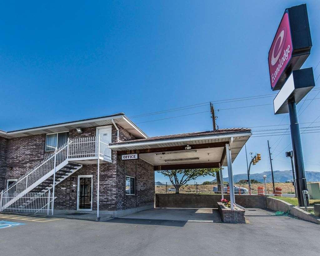 Ameri-Stay Inn & Suites クリアフィールド エクステリア 写真