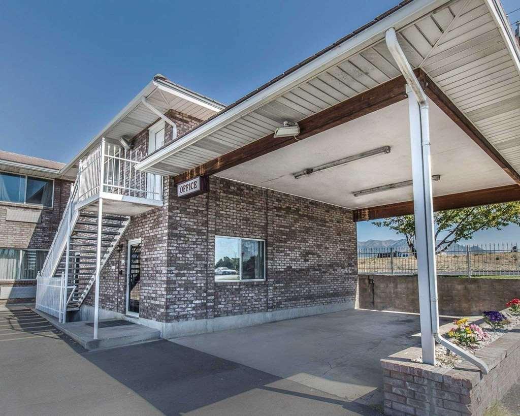 Ameri-Stay Inn & Suites クリアフィールド エクステリア 写真